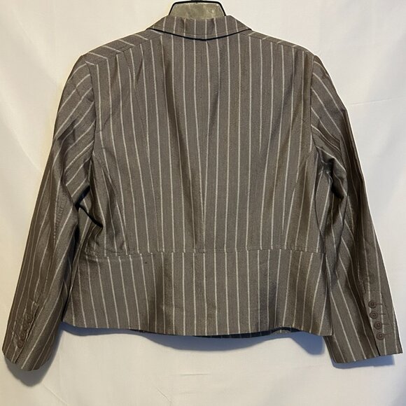 Roma Vestimenta Womens Fitted Cropped Blazer 16W Silver Gray Pin Stripes Pockets - Picture 5 of 9
